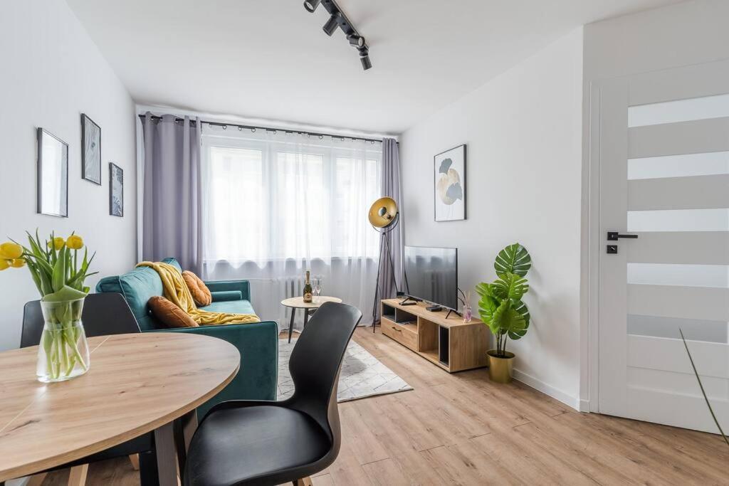 Uroczy Apartament 2 Pokoje - 10 Min Do Morza! Danzica Esterno foto