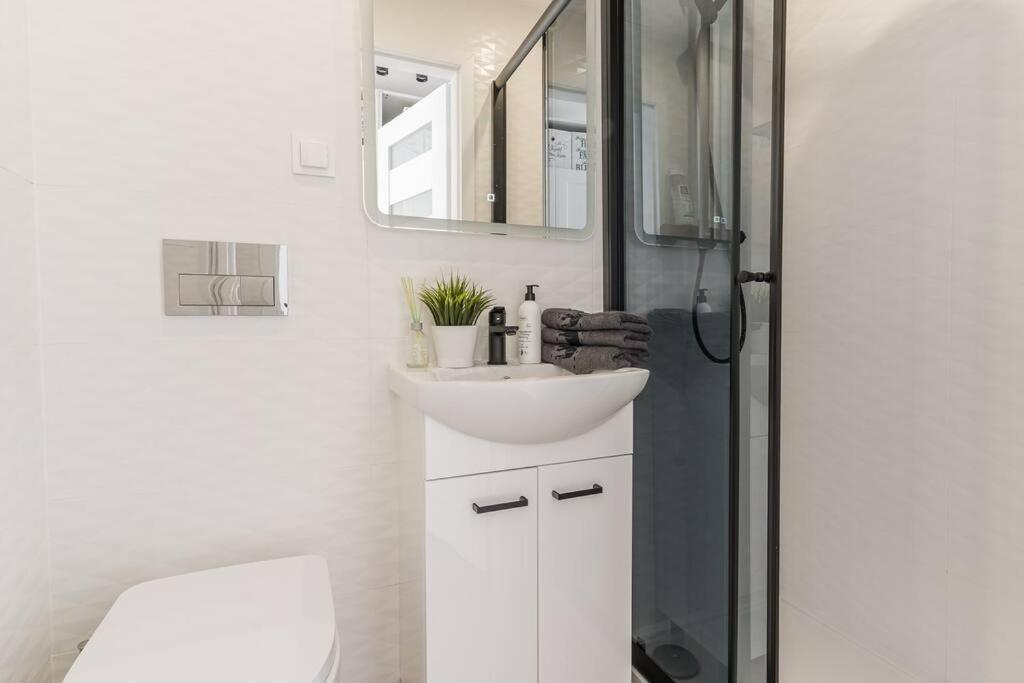 Uroczy Apartament 2 Pokoje - 10 Min Do Morza! Danzica Esterno foto
