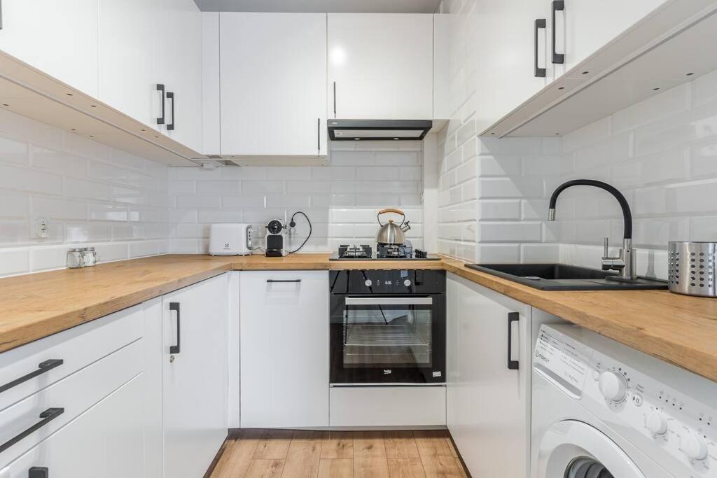 Uroczy Apartament 2 Pokoje - 10 Min Do Morza! Danzica Esterno foto